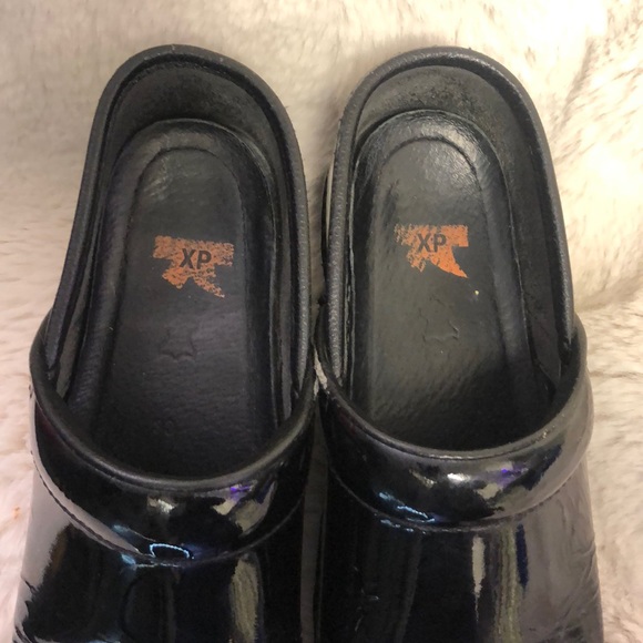 Dansko XP Pro Patent Leather Clogs – Black
Size EU 38 (US Women’s 7) - Picture 4 of 9